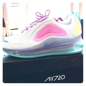NIKE air max 720 ~ 2020